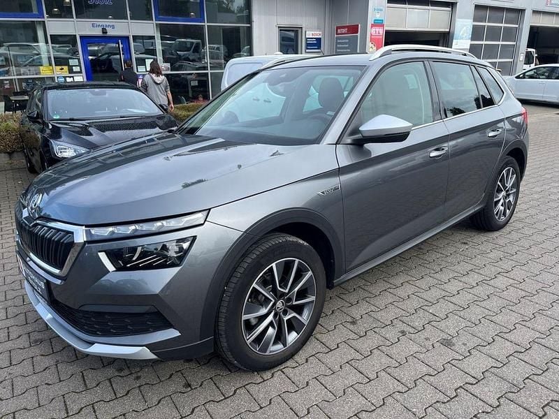 Grau Gebraucht 2022 Skoda Kamiq ScoutLine SUV | 18.788 € (Fairer Preis) - Bild 1/4