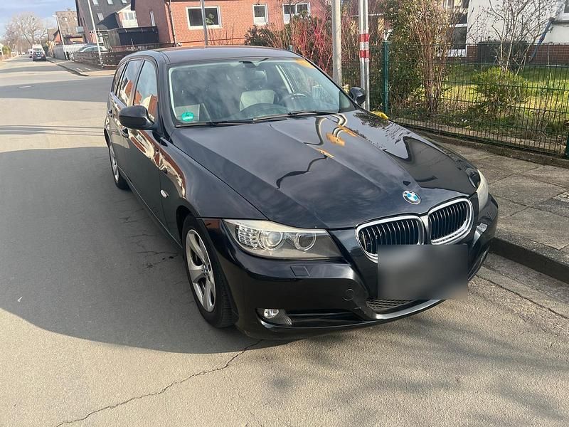 Gebraucht BMW 320 Lifestyle 163 PS (119 kW) 2011 Schwarz Kombi