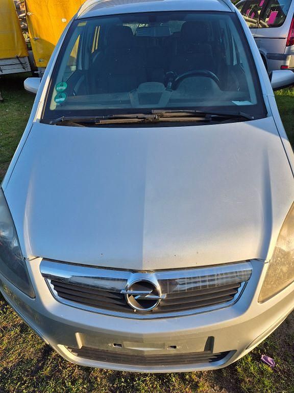 Silber Gebraucht 2005 Opel Zafira Edition Van / Kleinbus | 2.500 € (Teuer) - Bild 1/4