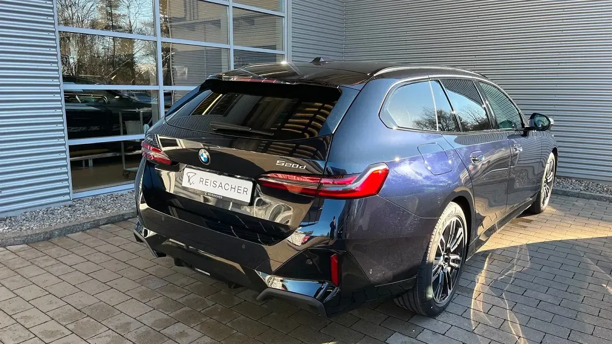 Neu BMW 520 Comfort Edition 197 PS (144 kW) 2026 Carbonschwarz metallic Kombi