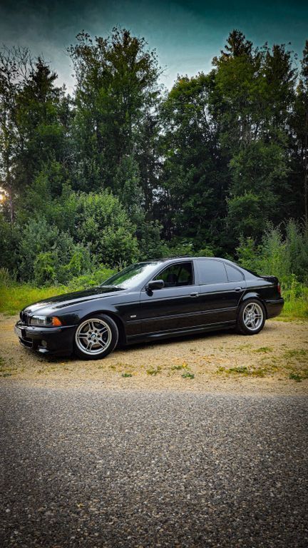 Schwarz Gebraucht 2002 BMW 540 Performance Limousine | 12.500 € (Fairer Preis) - Bild 1/4