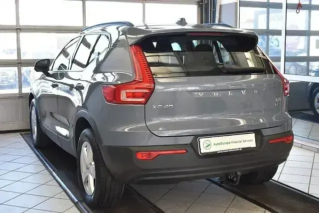 Gebraucht Volvo XC40 Momentum 150 PS (110 kW) 2021 Thunder grey / metallic SUV