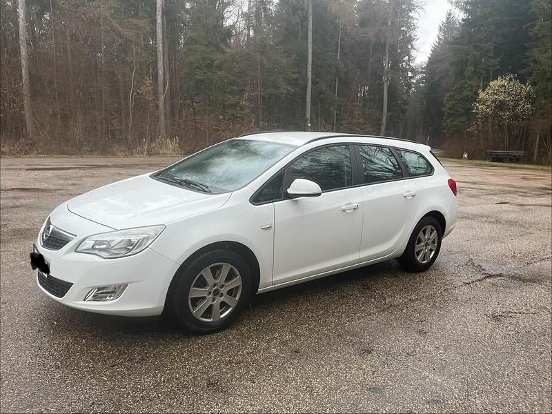 Gebraucht Opel Astra 125 PS (91 kW) 2011 Weiß Kombi