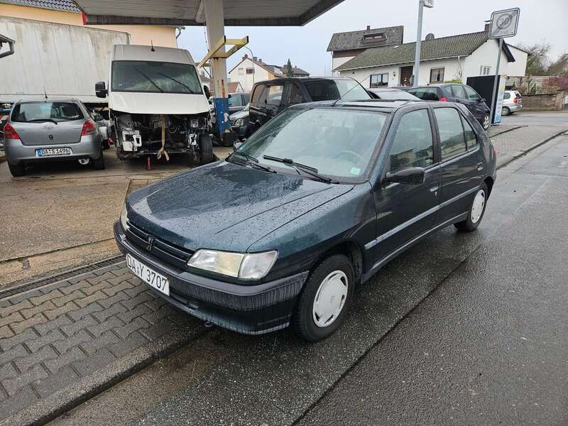 Grünmetallic Gebraucht 1994 Peugeot 306 Limousine | 999 € - Bild 1/4