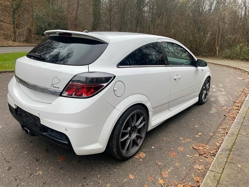 Gebraucht Opel Astra GTC Edition 241 PS (177 kW) 2008 Weiß Coupé