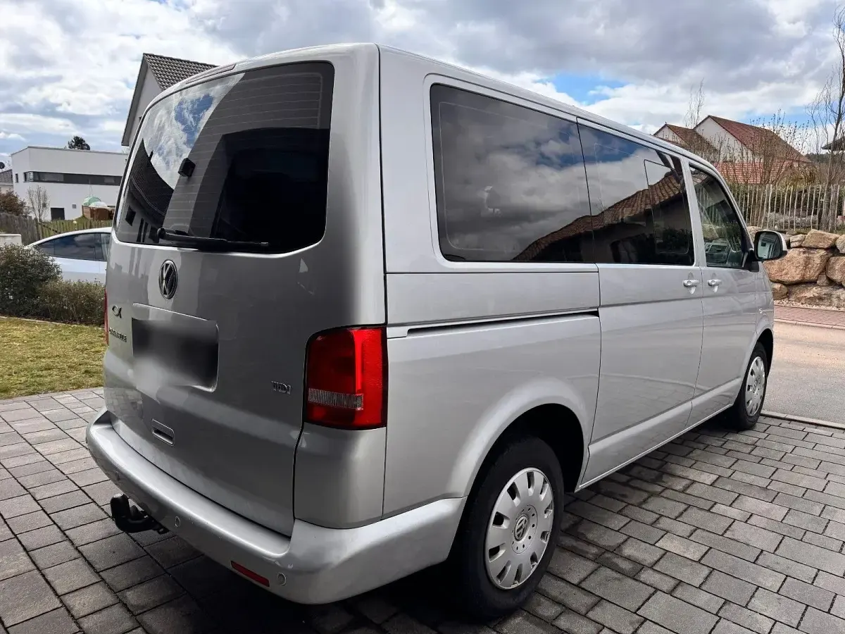 Gebraucht VW Caravelle 140 PS (102 kW) 2010 Grau Van
