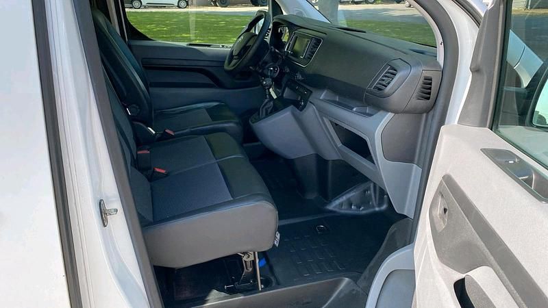 Second-hand Citroën Jumpy 122 CP (89 kW) 2020 Alb Monovolum