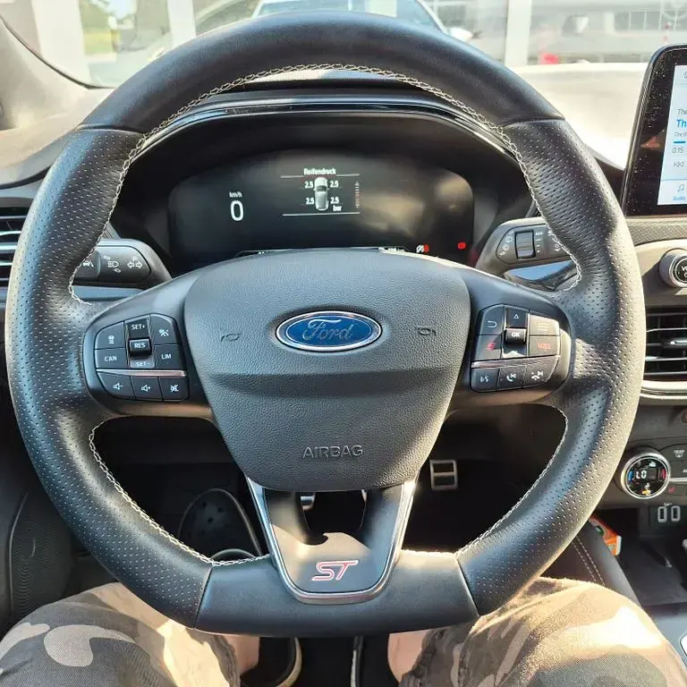 Gebraucht Ford Focus Performance Edition 280 PS (205 kW) 2021 Weiß Limousine