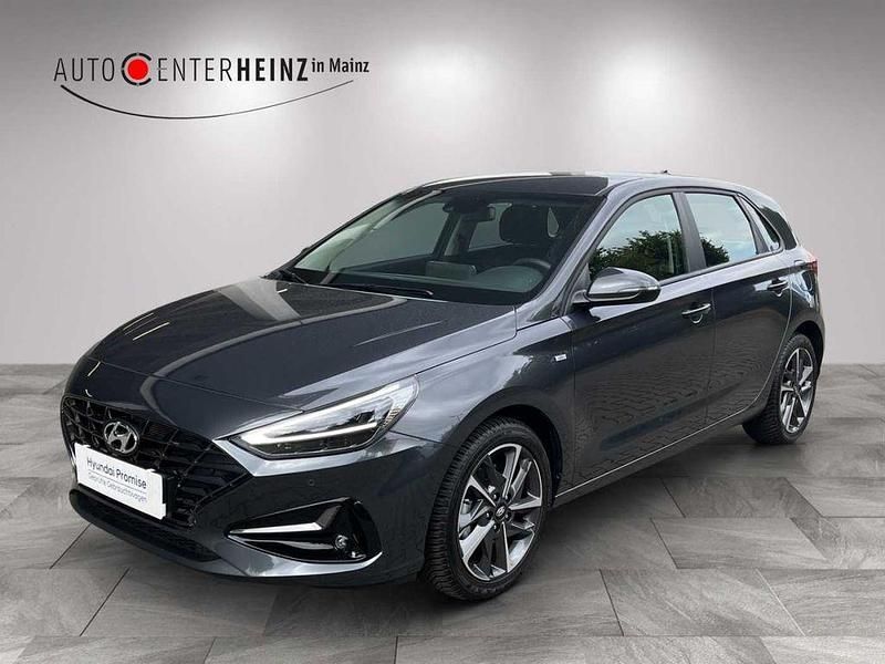 Dark knight / mic Gebraucht 2024 Hyundai i30 Trend Limousine | 21.900 € (Fairer Preis) - Bild 1/4