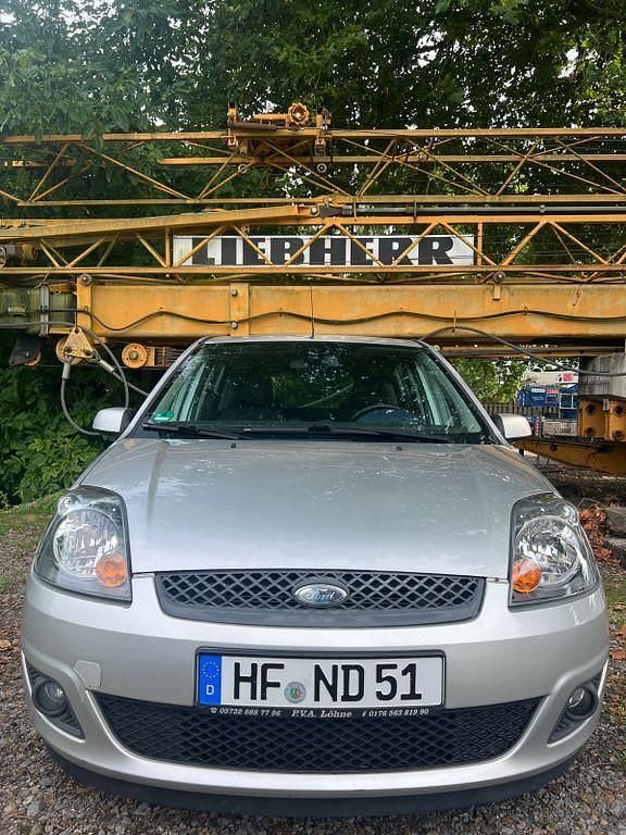 Silber Gebraucht 2008 Ford Fiesta Kleinwagen | 2.400 € (Fairer Preis) - Bild 1/4
