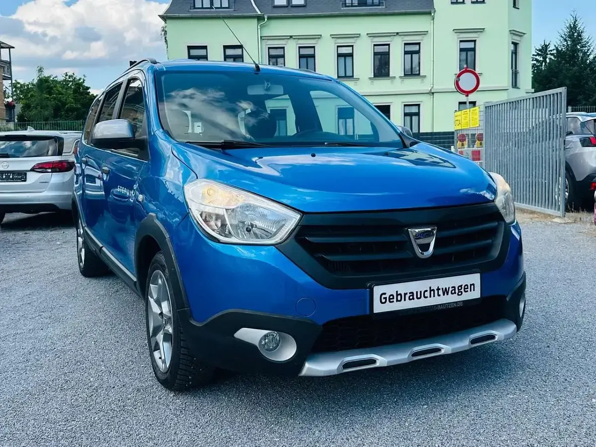 Gebraucht Dacia Lodgy Celebration 116 PS (85 kW) 2017 Blau sky Van / Kleinbus