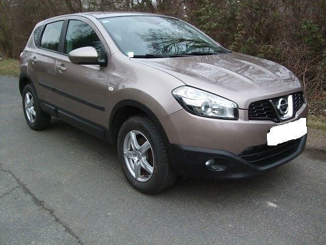 Gebraucht Nissan Qashqai Acenta 131 PS (96 kW) 2013 Gold SUV