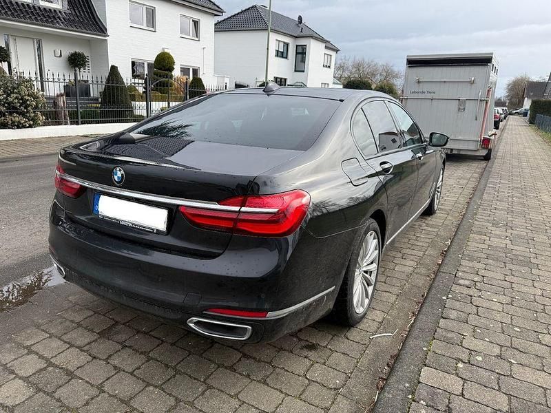 Gebraucht BMW 740 320 PS (235 kW) 2016 Schwarz Limousine