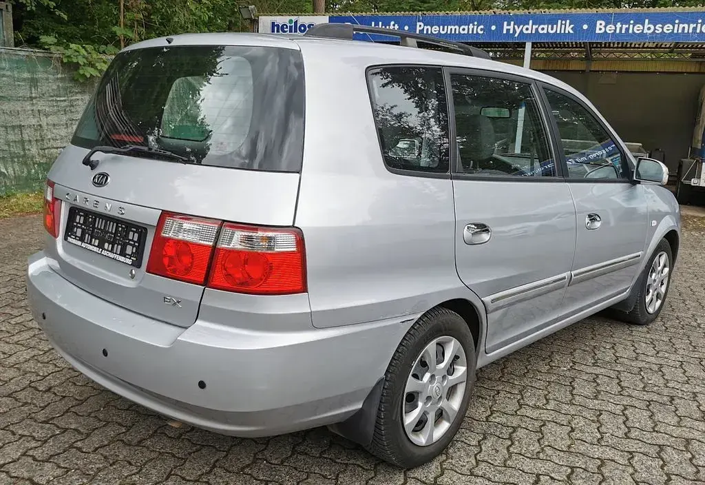 Gebraucht Kia Carens EX 139 PS (102 kW) 2006 Silber Van / Kleinbus