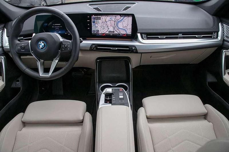 Gebraucht BMW iX1 xLine 230 kW (313 PS) 2023 Saphirschwarz metallic SUV