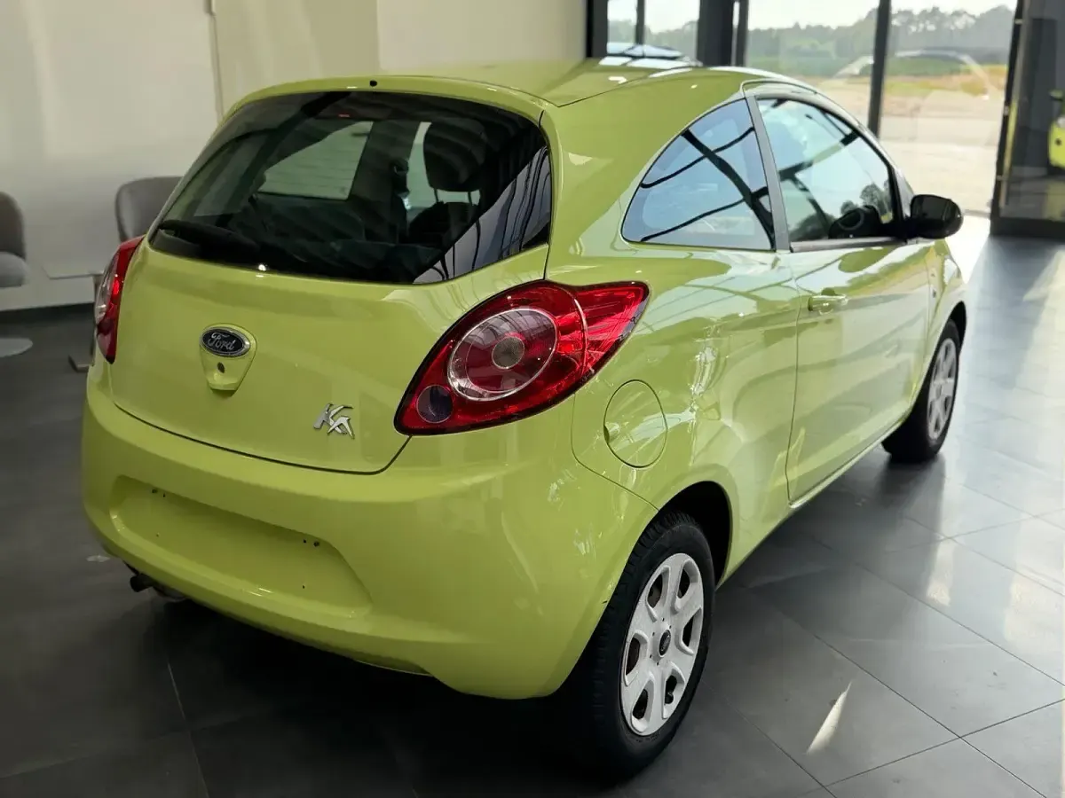 Gebraucht Ford Ka Trend 69 PS (50 kW) 2012 Grün Kleinwagen