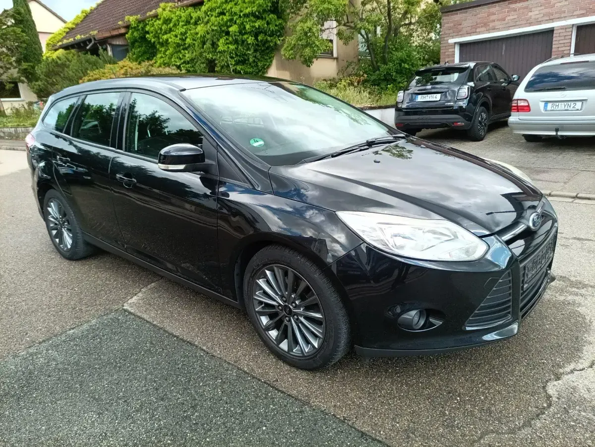 Gebraucht Ford Focus Champions Edition 116 PS (85 kW) 2011 Schwarz Kombi
