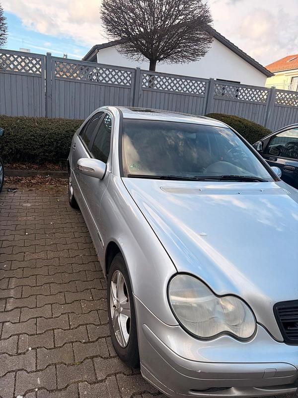 Gebraucht Mercedes C220 147 PS (108 kW) 2003 Silber Limousine