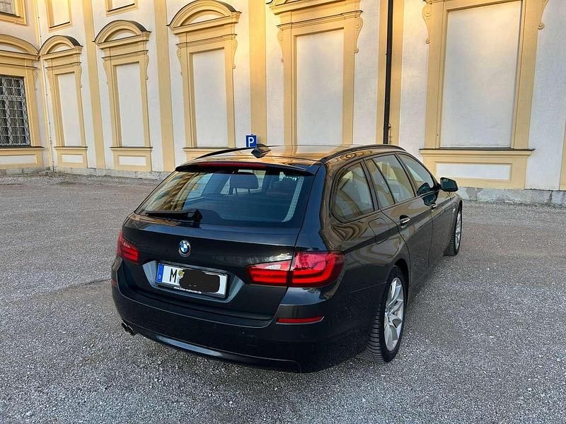 Gebraucht BMW 530 Sport Line 258 PS (189 kW) 2011 Grau Kombi