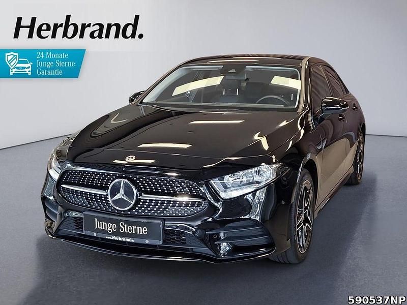 Unilack nachtschwarz Gebraucht 2022 Mercedes A250 AMG Limousine | 29.490 € (Fairer Preis) - Bild 1/4