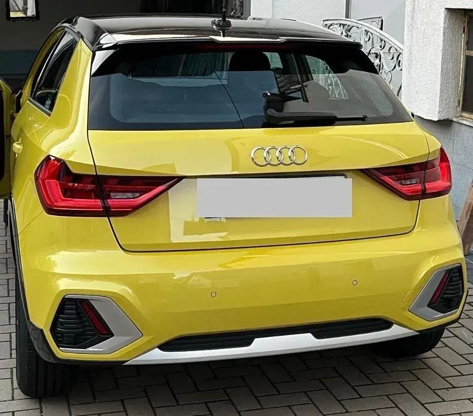 Używany Audi A1 Comfort 95 KM (69 kW) 2022 Złoty SUV