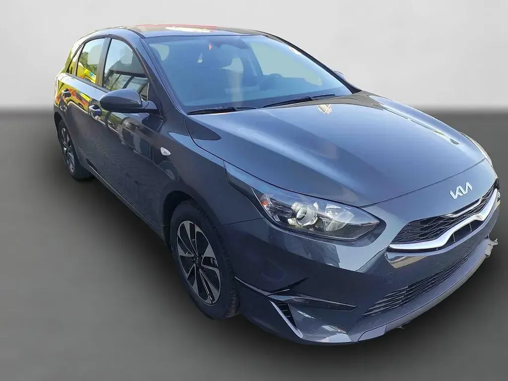 Neu Kia Ceed 140 PS (102 kW) 2025 Grau Kleinwagen