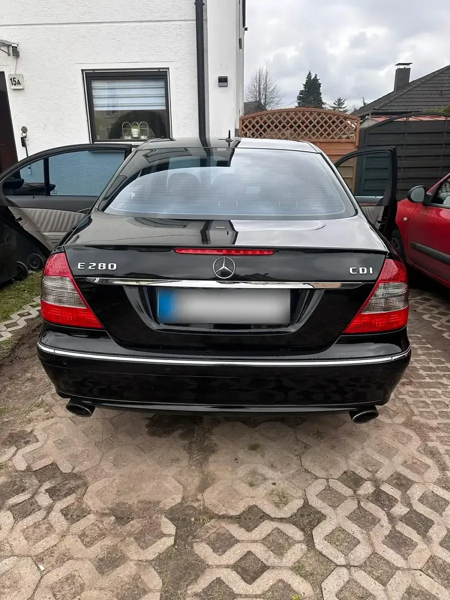 Gebraucht Mercedes E280 Elegance 140 PS (102 kW) 2009 Schwarz Limousine