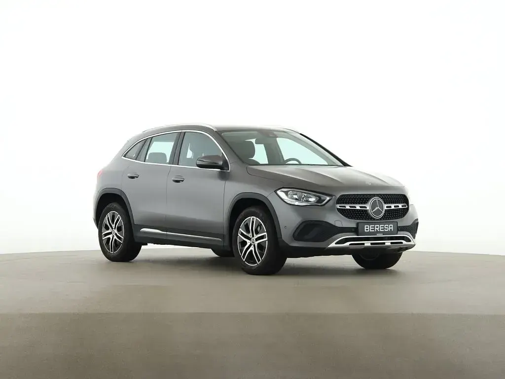 Gebraucht Mercedes GLA200 Progressive 163 PS (119 kW) 2022 Grau SUV