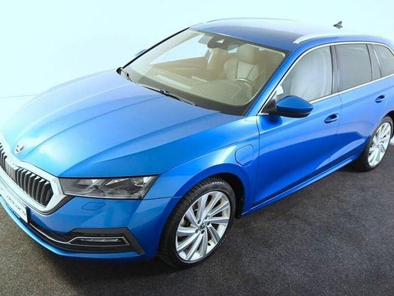 Second-hand Skoda Octavia 245 CP (180 kW) 2022 Albastru Berlinǎ
