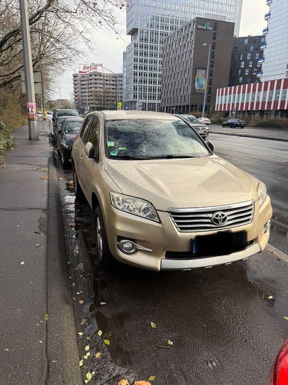 Gold Gebraucht 2013 Toyota RAV4 Multidrive S SUV | 15.450 € (Etwas zu teuer) - Bild 1/4