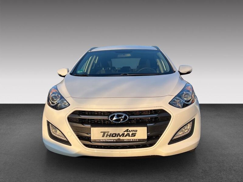 Gebraucht Hyundai i30 Trend 101 PS (74 kW) 2017 Weiß Kombi