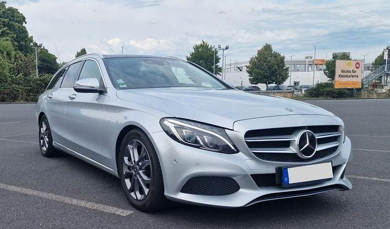 Silber Gebraucht 2017 Mercedes C250 Kombi | 17.800 € (Fairer Preis) - Bild 1/4