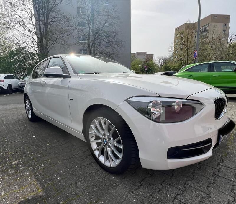 Weiß Gebraucht 2011 BMW 116 Sport Line Kleinwagen | 5.599 € (Guter Preis) - Bild 1/4
