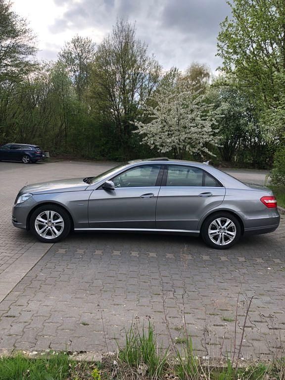 Gebraucht Mercedes E220 Elegance 170 PS (125 kW) 2011 Grau Limousine