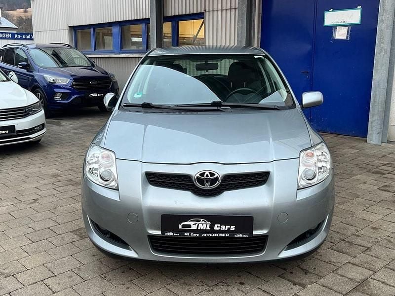Gebraucht Toyota Auris Team 126 PS (92 kW) 2009 Silber Kleinwagen