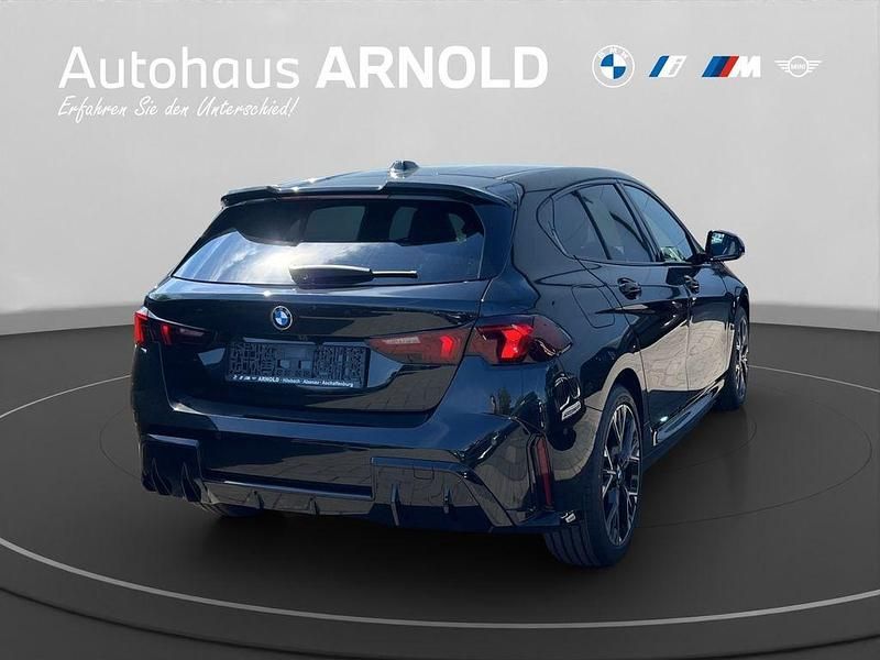 Neu BMW 120 M Sport 170 PS (125 kW) 2026 Black sapphire Kleinwagen