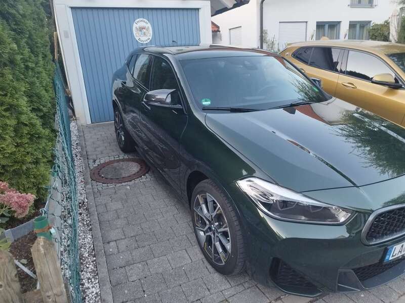 Grün Gebraucht 2023 BMW X2 Shadowline SUV | 26.500 € (Superpreis) - Bild 1/4
