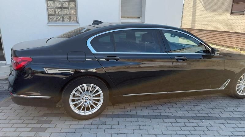Schwarz Gebraucht 2017 BMW 730L Limousine | 27.990 € (Superpreis) - Bild 1/4