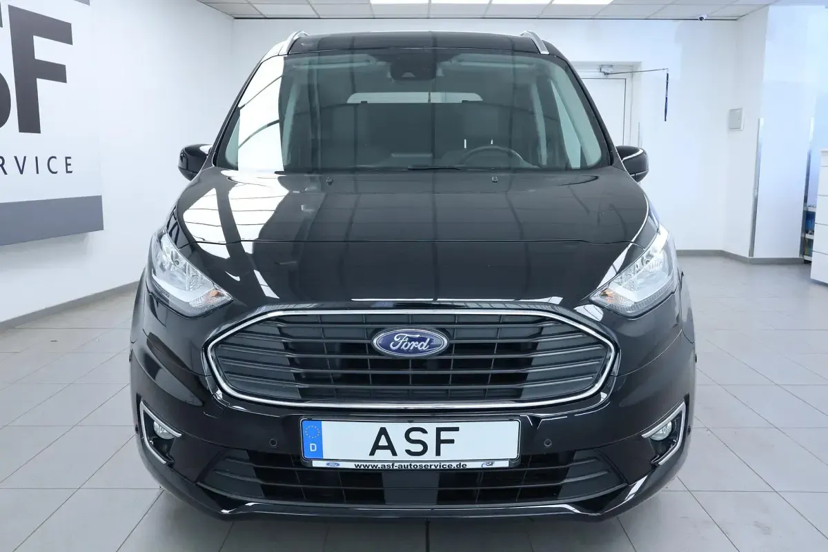 Gebraucht Ford Tourneo Connect Titanium 101 PS (74 kW) 2022 Obsidianschwarz Van / Kleinbus