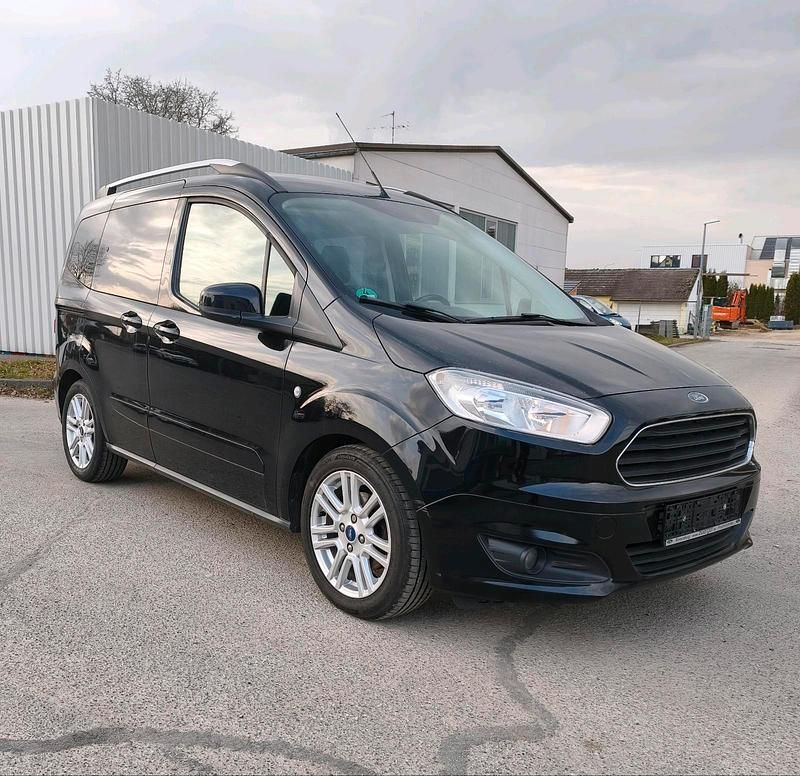 Gebraucht Ford Tourneo Titanium 101 PS (74 kW) 2016 Schwarz Kombi