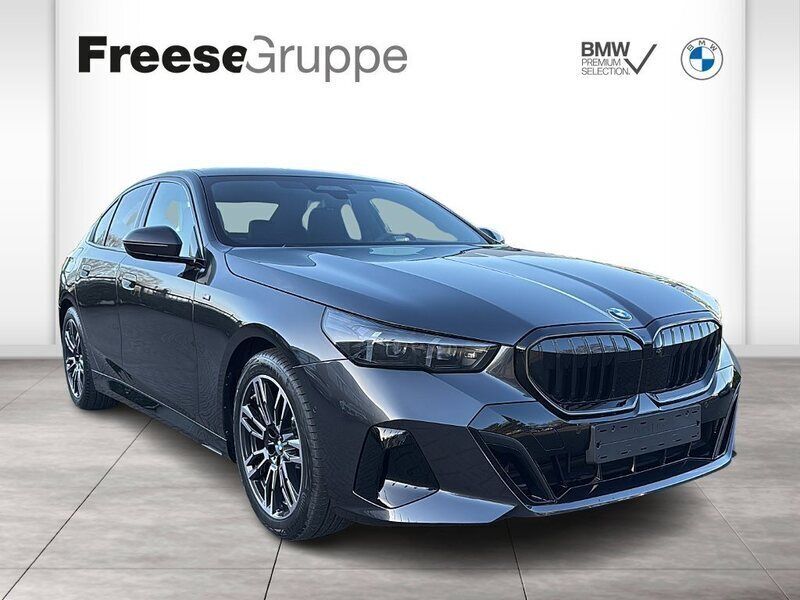 Grau Neu 2025 BMW 520 M Sport Limousine | 64.990 € (Etwas zu teuer) - Bild 1/4