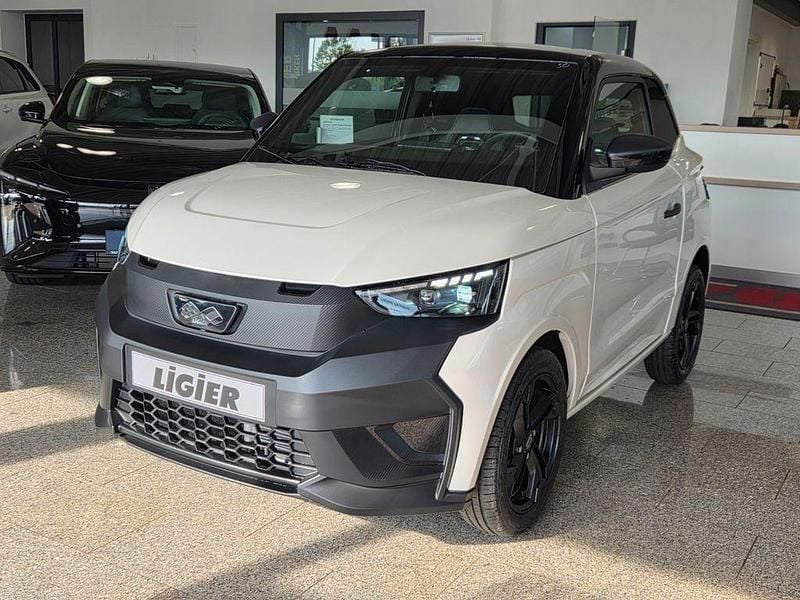 Ny Ligier JS50 2026 Vit Halvkombi