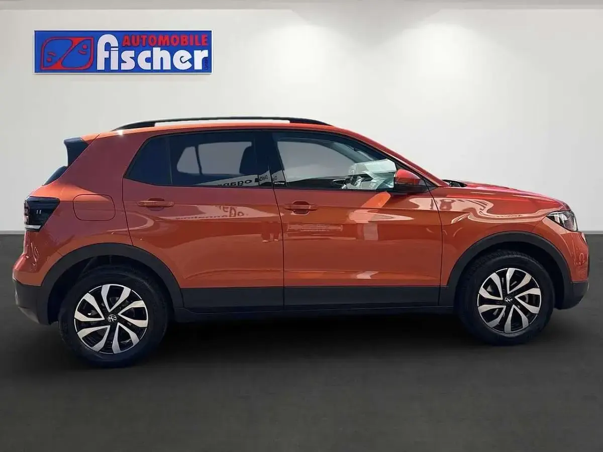 Gebraucht VW T-Cross Active 110 PS (80 kW) 2023 Energetic orange metallic (metallic) SUV