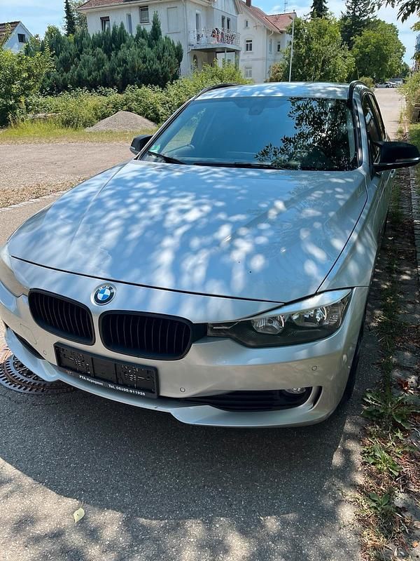 Silber Gebraucht 2013 BMW 320 Kombi | 6.000 € (Superpreis) - Bild 1/4
