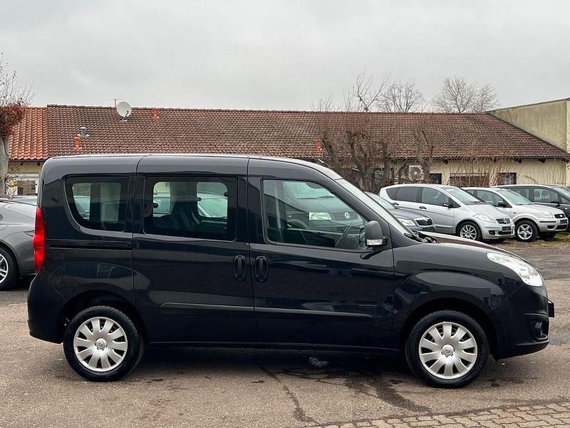 Gebraucht Opel Combo Edition 95 PS (69 kW) 2018 Schwarz Van / Kleinbus