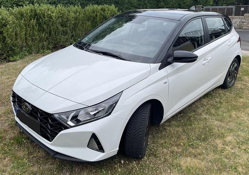 Weiß Gebraucht 2021 Hyundai i20 Trend Kleinwagen | 16.600 € (Fairer Preis) - Bild 1/4