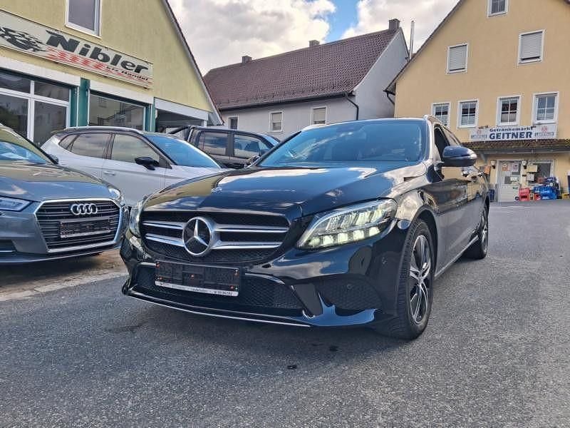 Schwarz Gebraucht 2020 Mercedes C180 Avantgarde Limousine | 19.980 € (Superpreis) - Bild 1/4