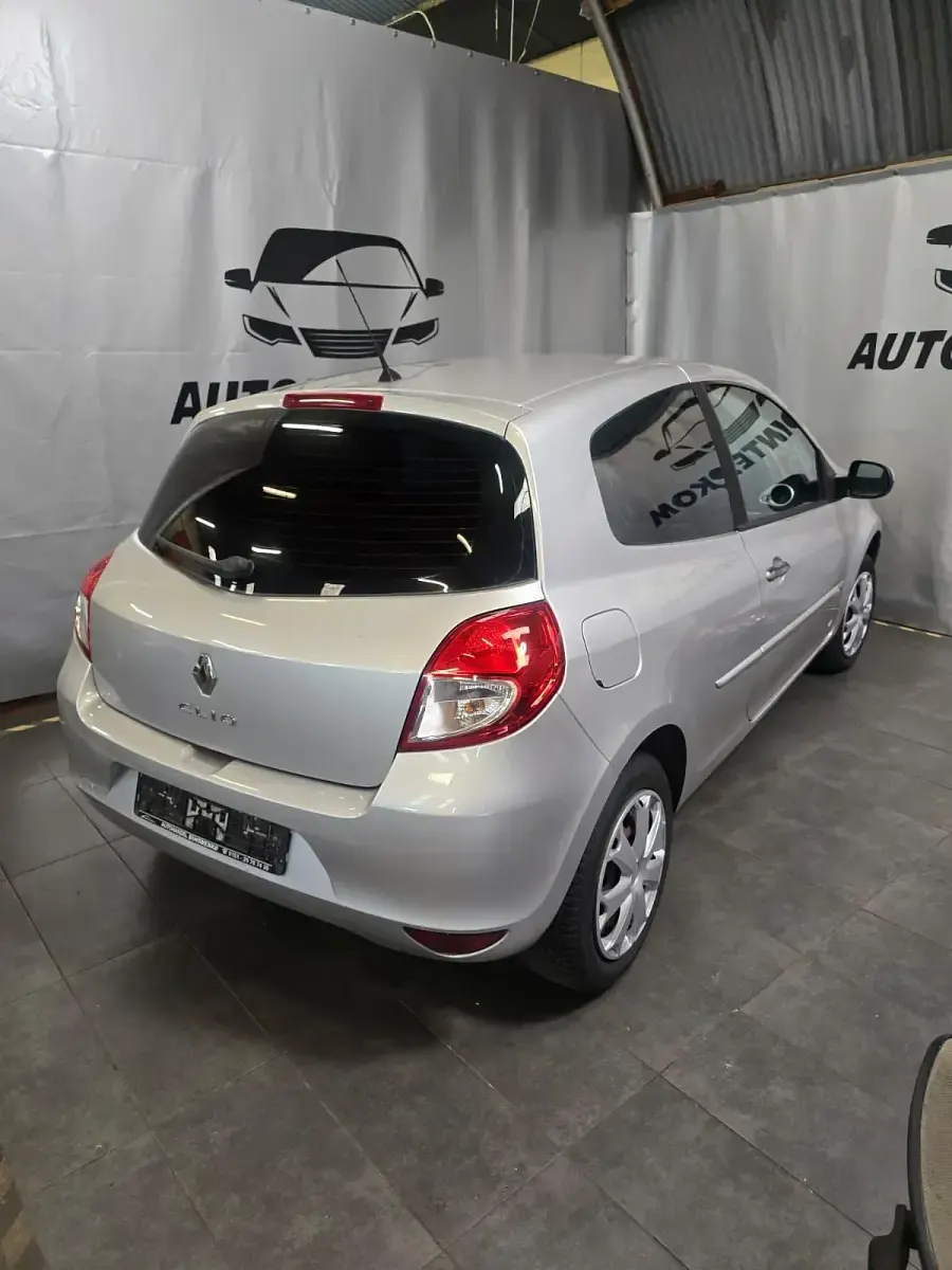 Gebraucht Renault Clio 75 PS (55 kW) 2009 Silber Kleinwagen