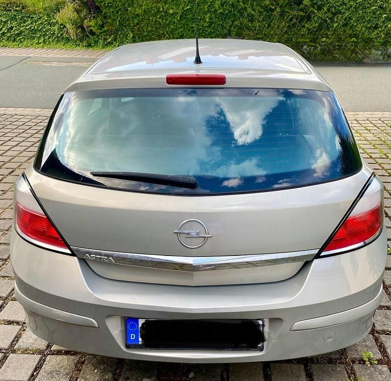 Gebraucht Opel Astra Enjoy 90 PS (66 kW) 2005 Silber Limousine