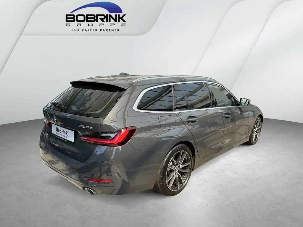 Gebraucht BMW 330e Sport Line 292 PS (214 kW) 2023 Grau Kombi